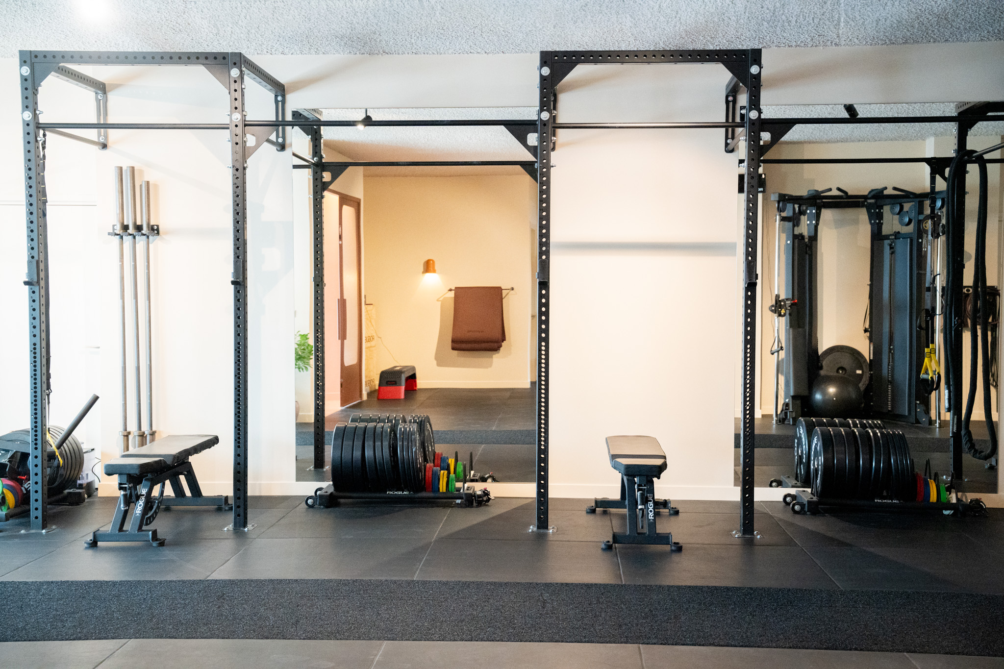 freddies studio bussum brede opname fitnessruimte power racks en doorkijk naar handdoek